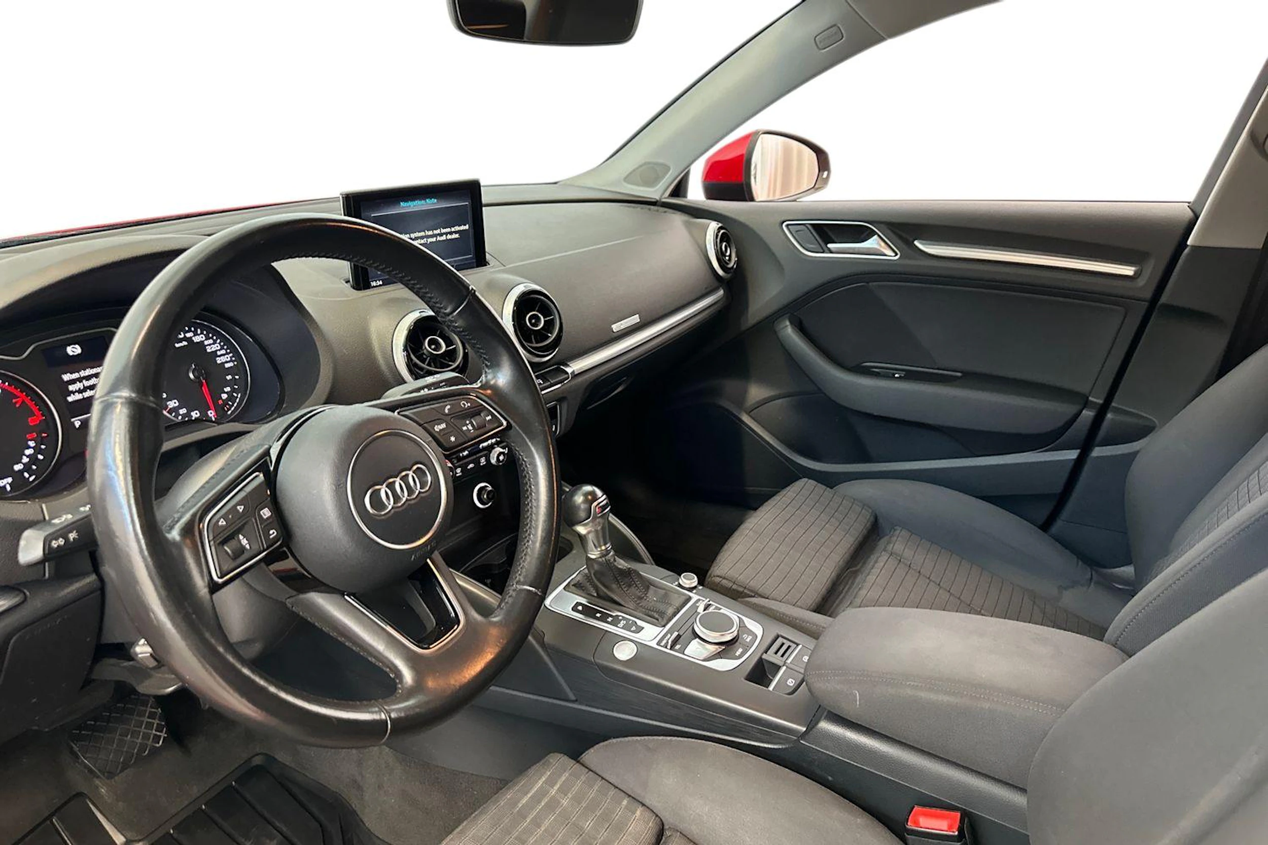 punainen Audi A3 2017 kuva 6.