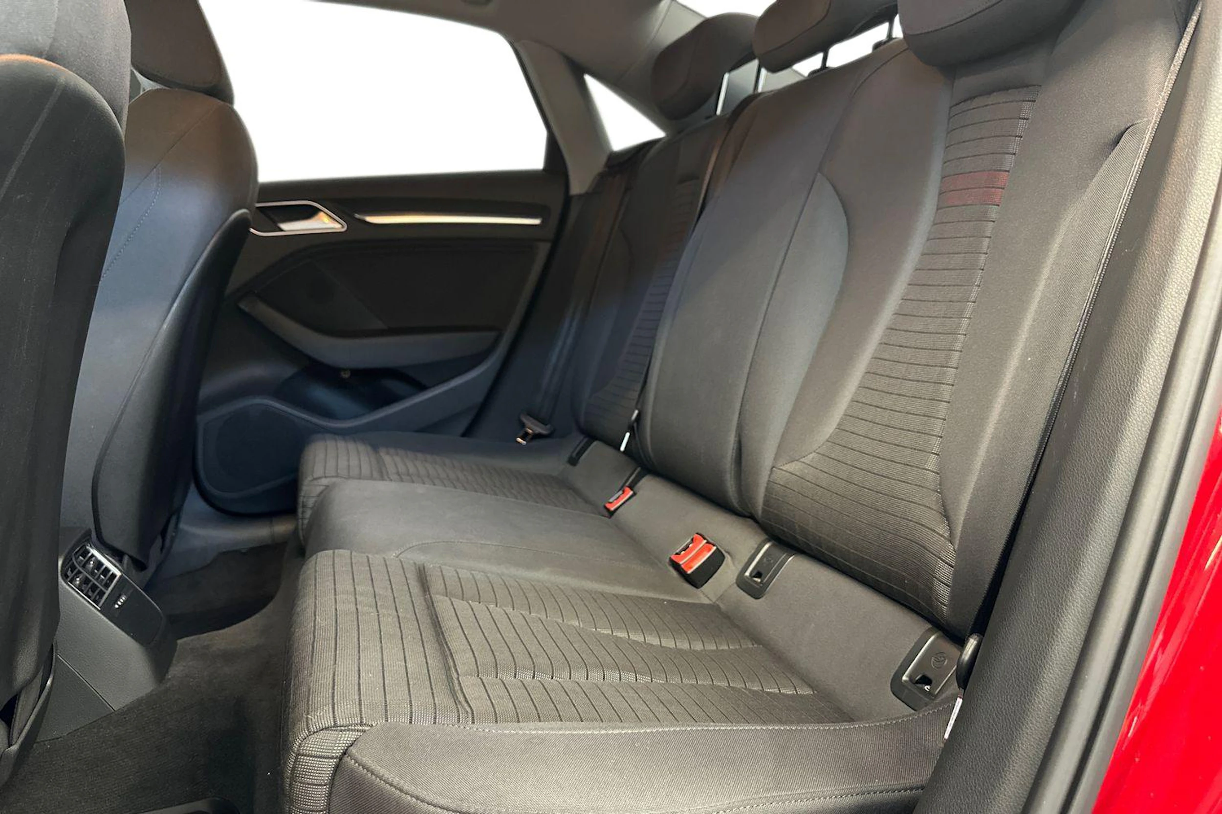 punainen Audi A3 2017 kuva 8.
