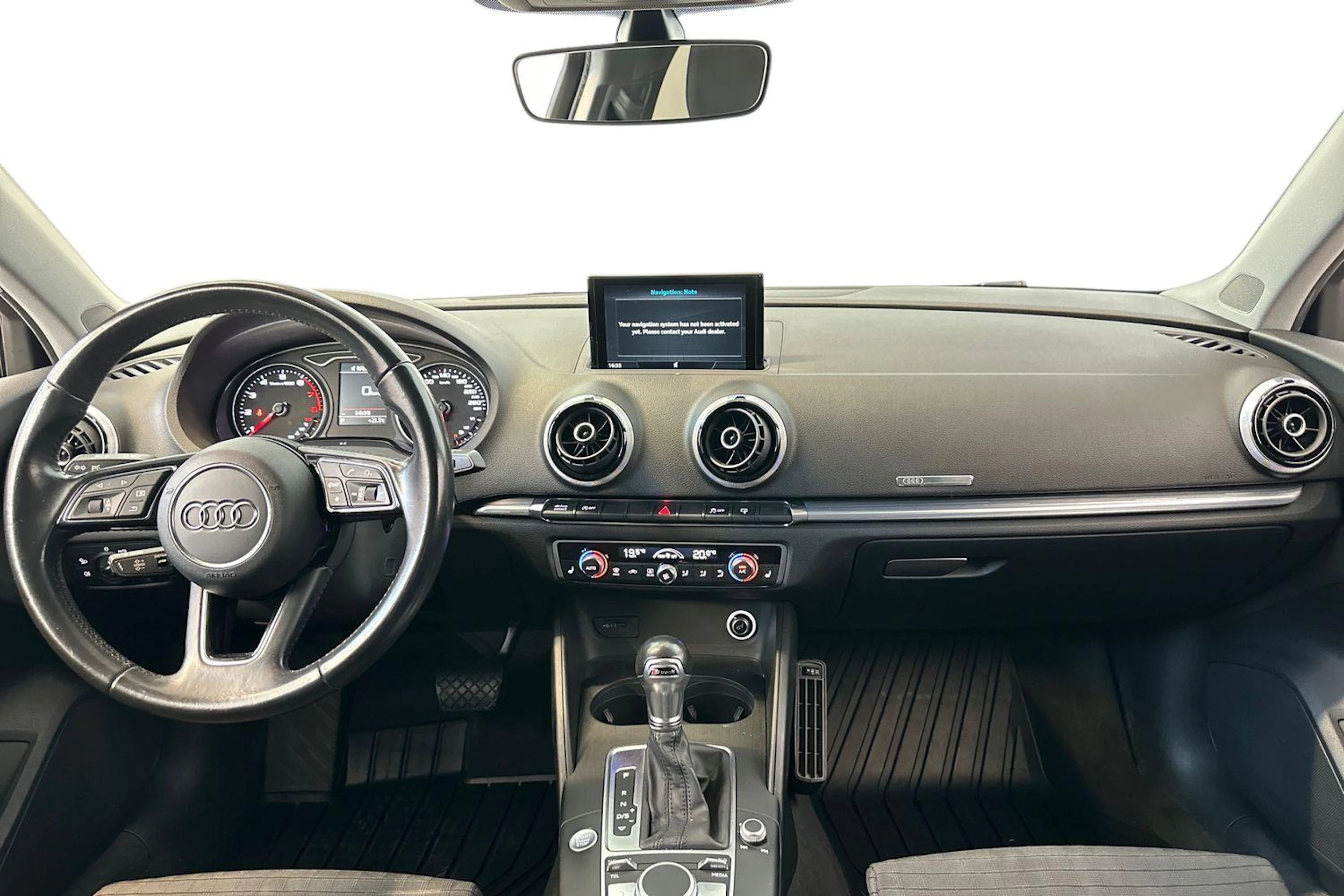 punainen Audi A3 2017 kuva 9.