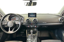 punainen Audi A3 2017 kuva 9.