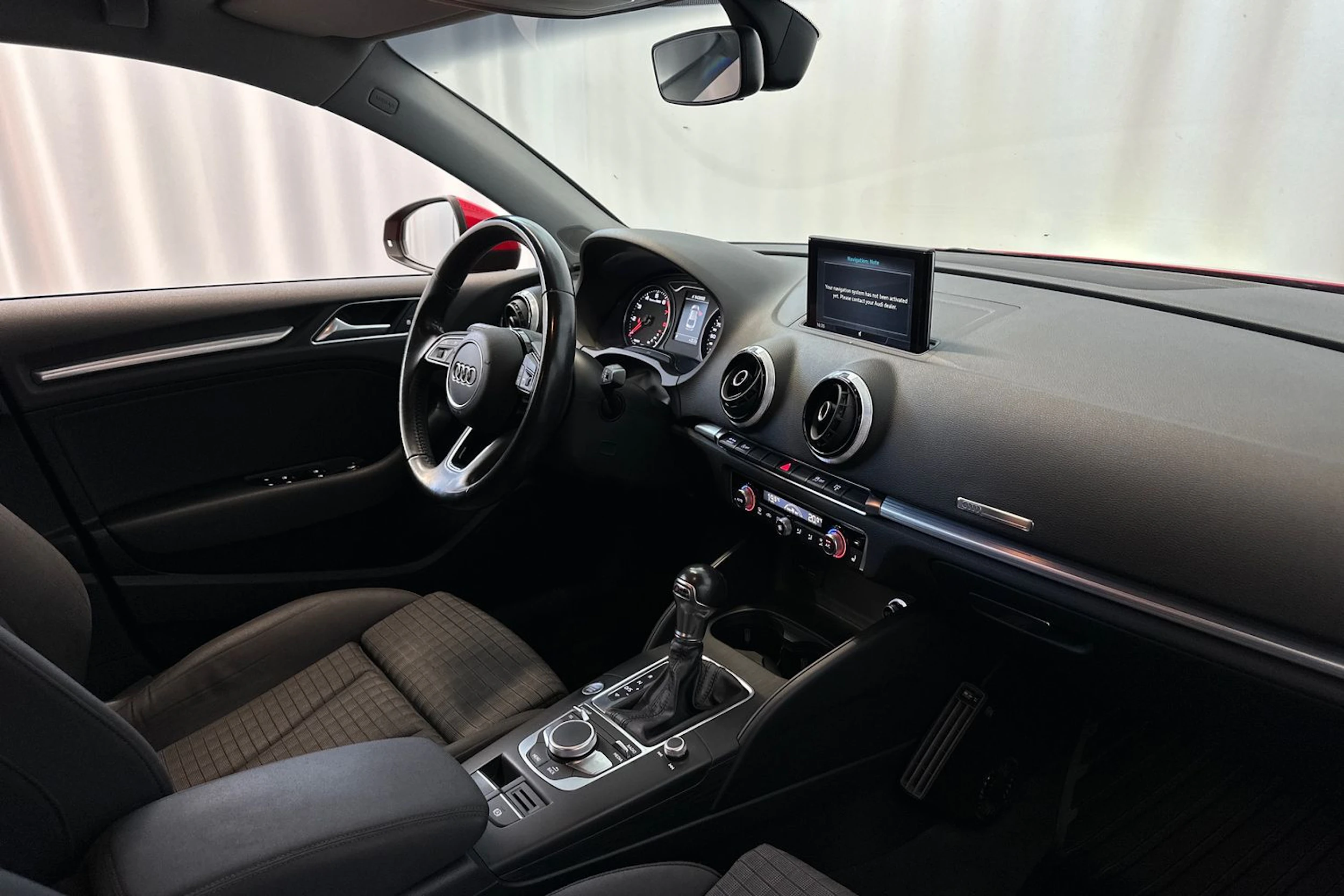 punainen Audi A3 2017 kuva 12.