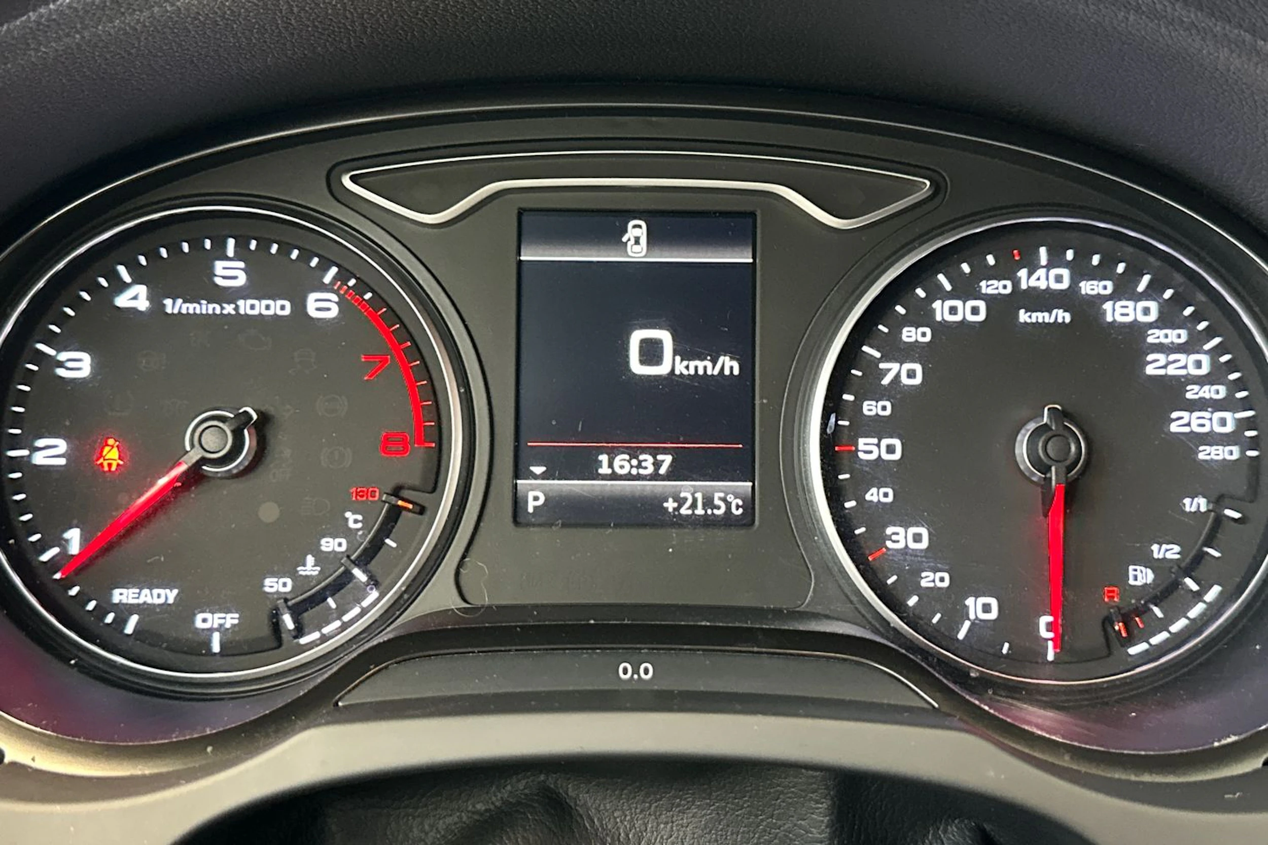 punainen Audi A3 2017 kuva 19.