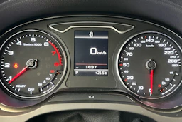 punainen Audi A3 2017 kuva 19.