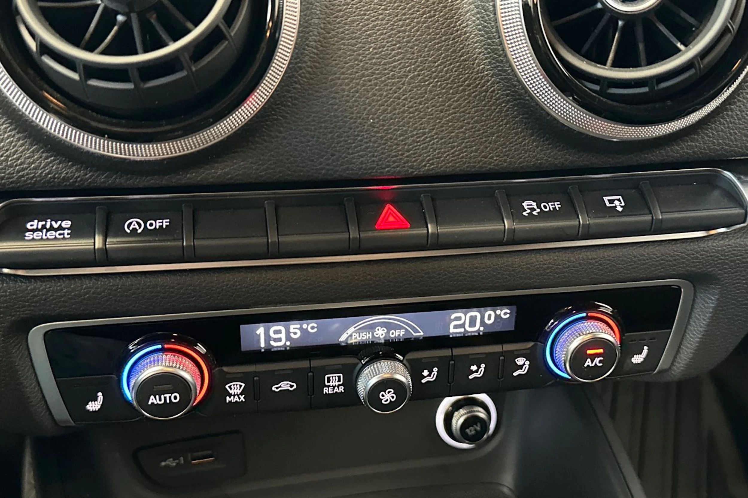 punainen Audi A3 2017 kuva 21.