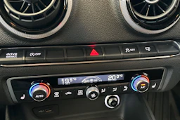 punainen Audi A3 2017 kuva 21.