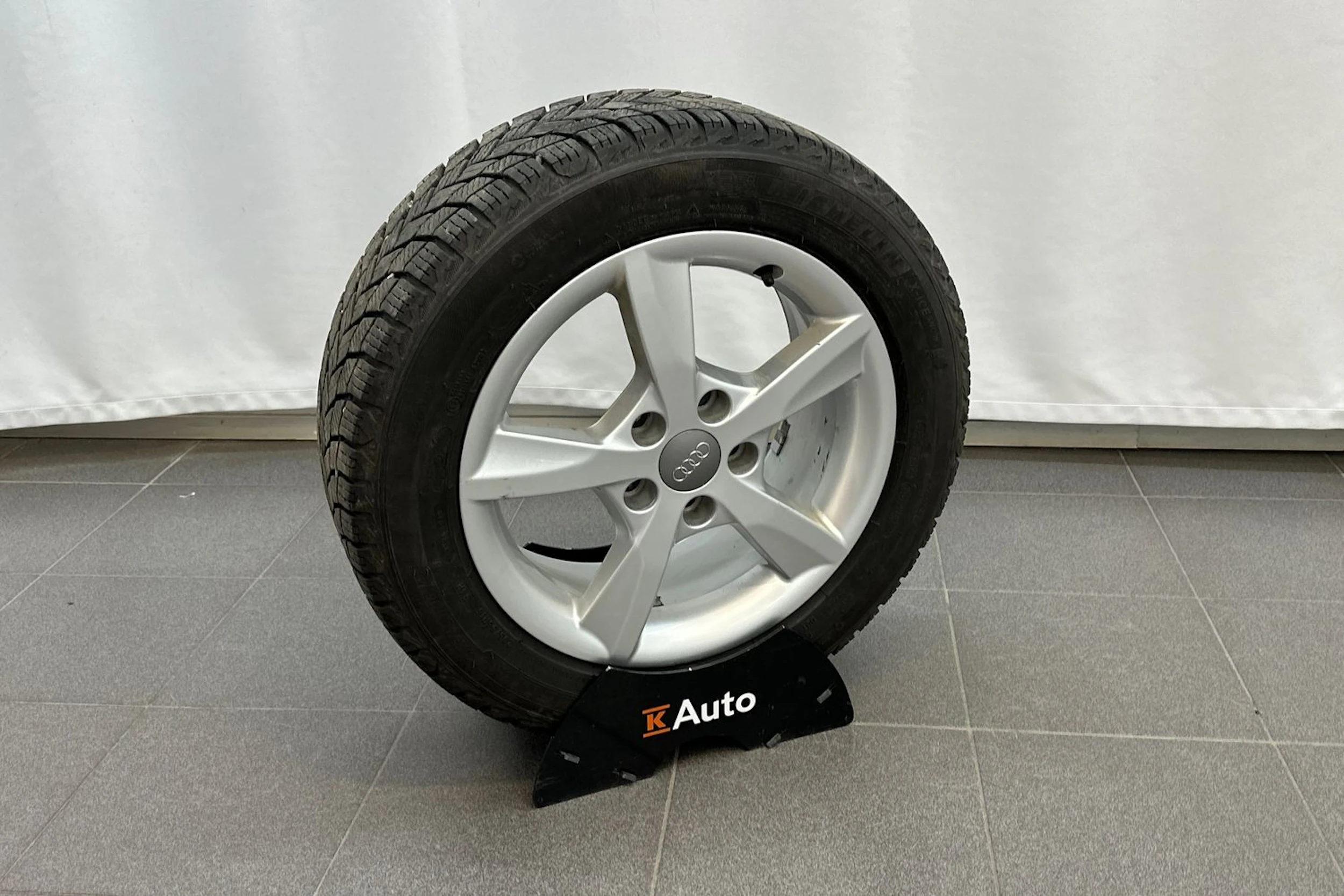 punainen Audi A3 2017 kuva 27.