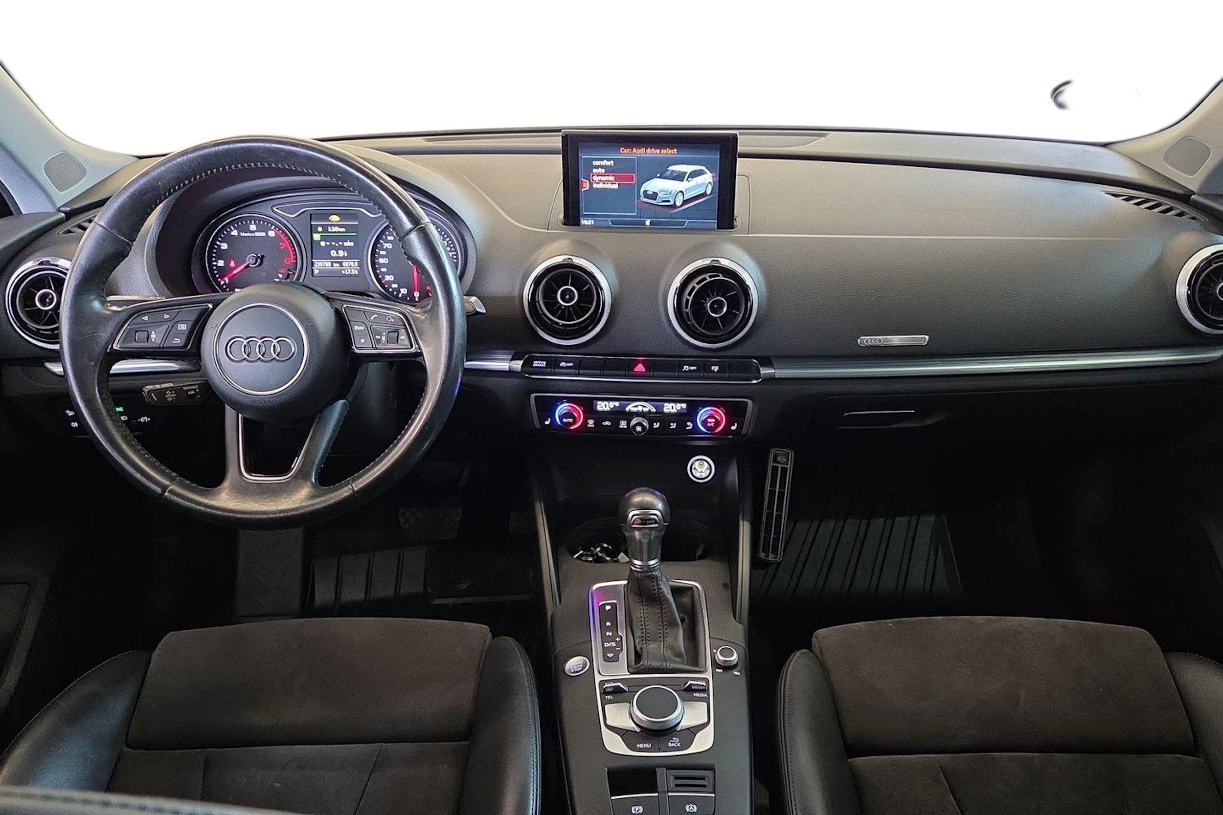 Musta Audi A3 2017 kuva 7.