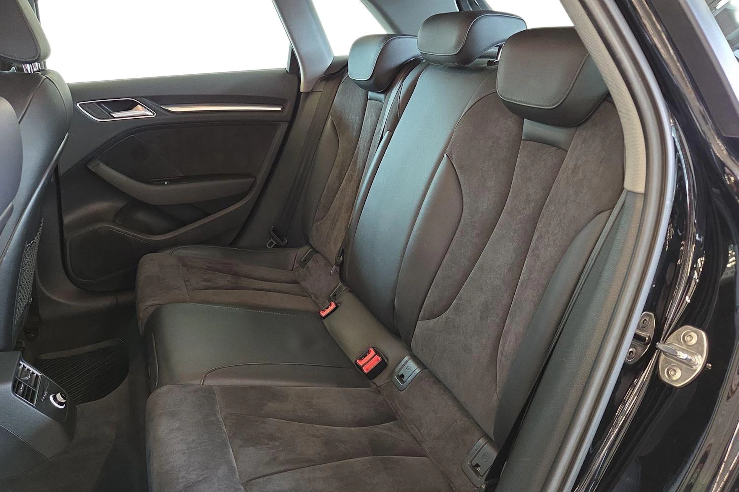 Musta Audi A3 2017 kuva 8.