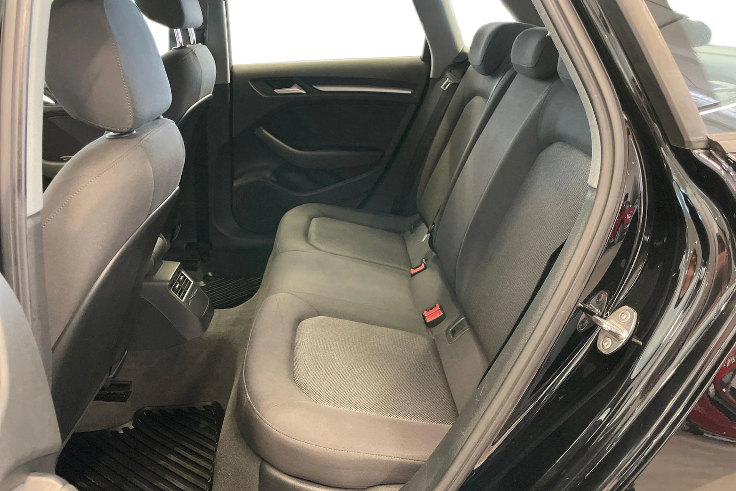 Musta Audi A3 2017 kuva 8.