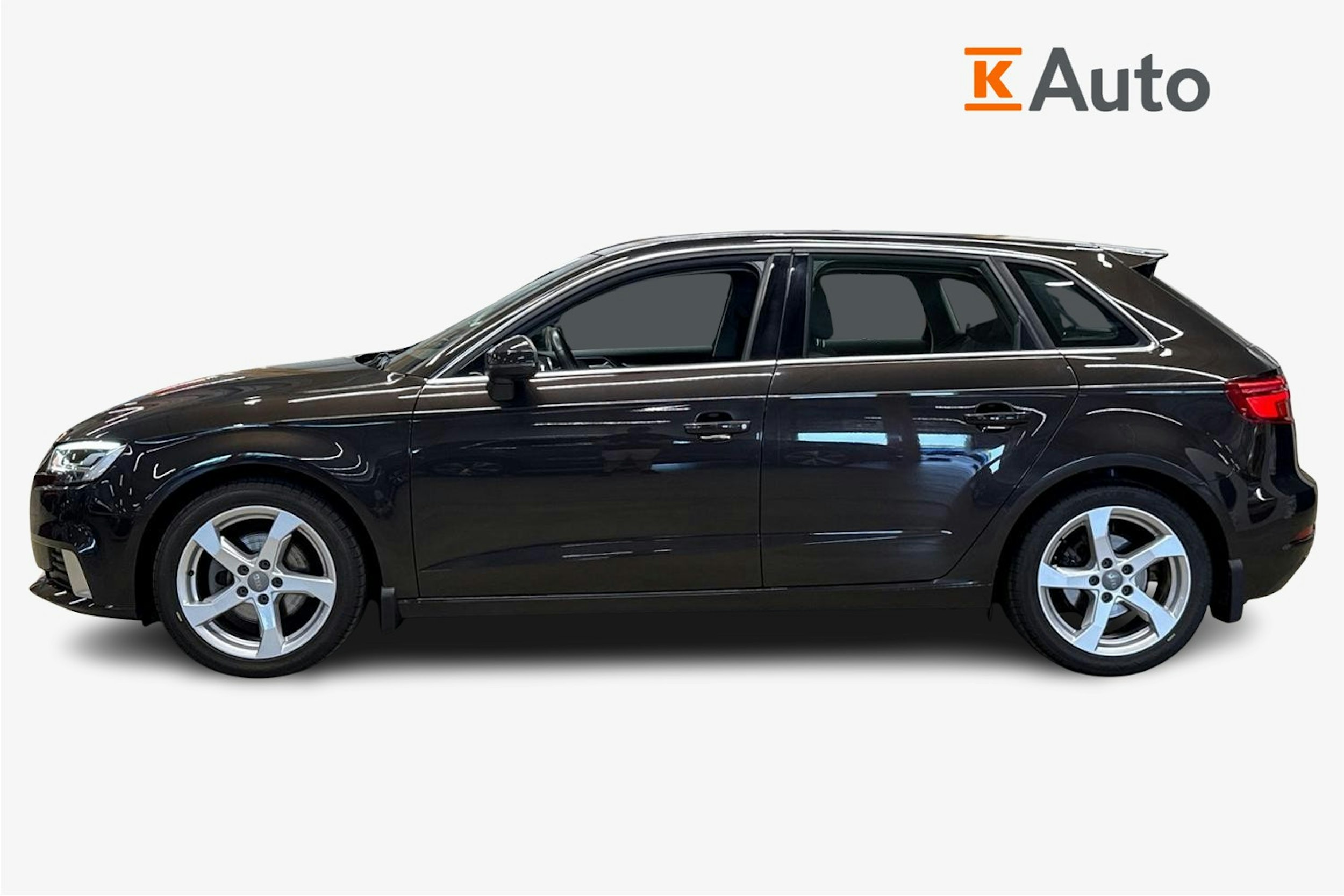 ruskea (beige) Audi A3 2017 kuva 6.