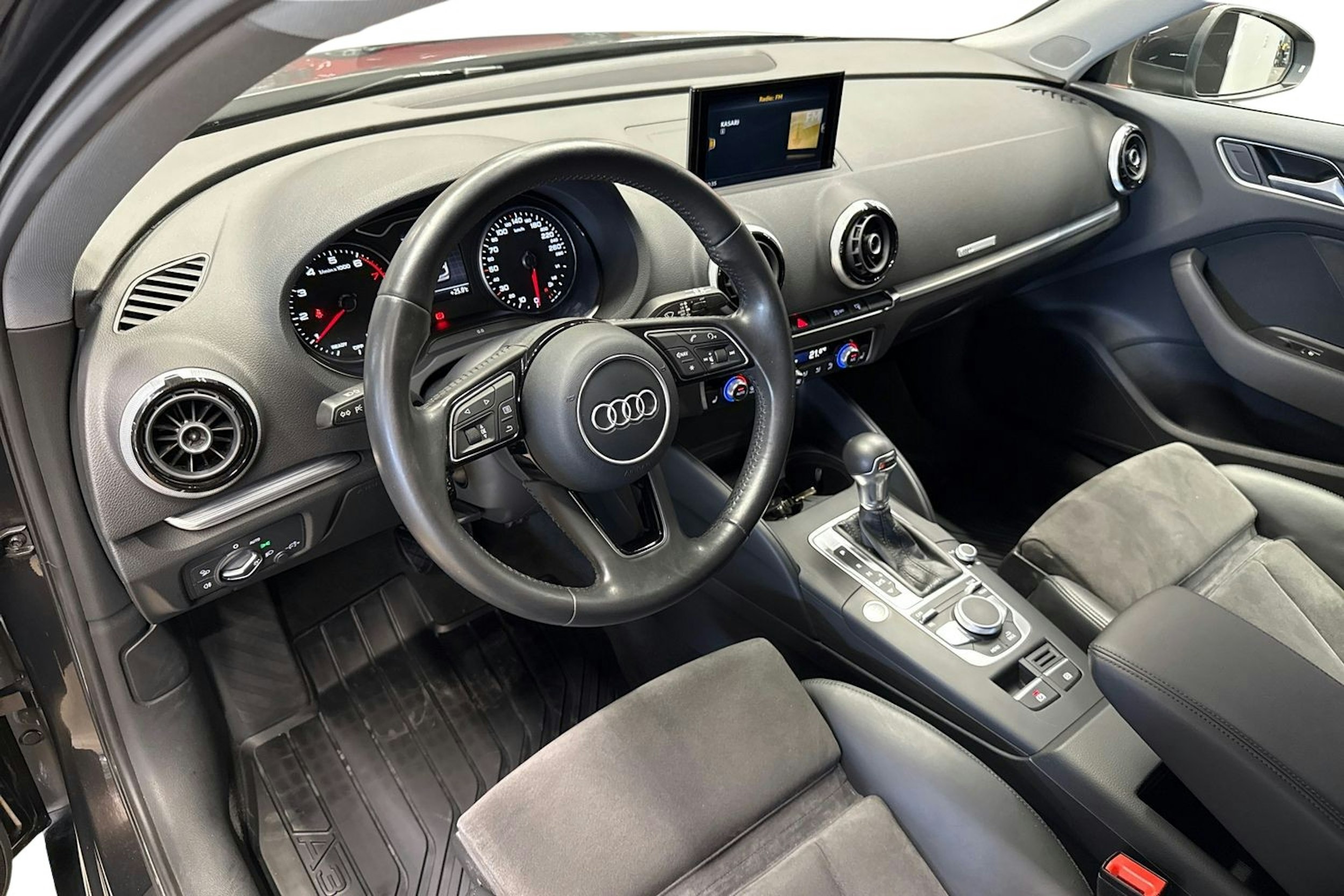 ruskea (beige) Audi A3 2017 kuva 7.