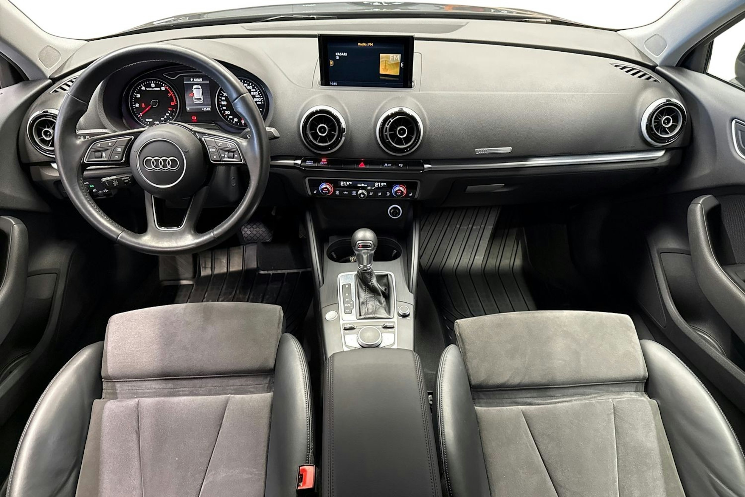 ruskea (beige) Audi A3 2017 kuva 9.