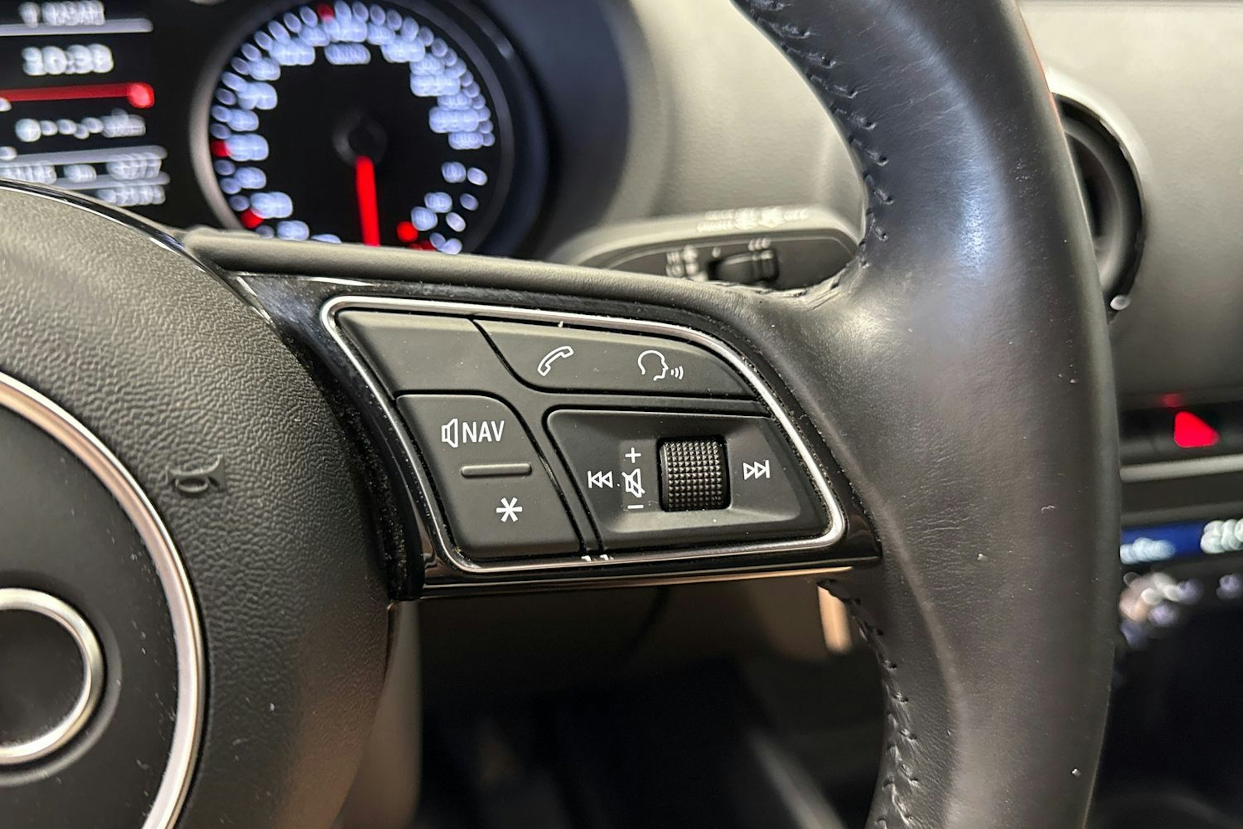ruskea (beige) Audi A3 2017 kuva 18.