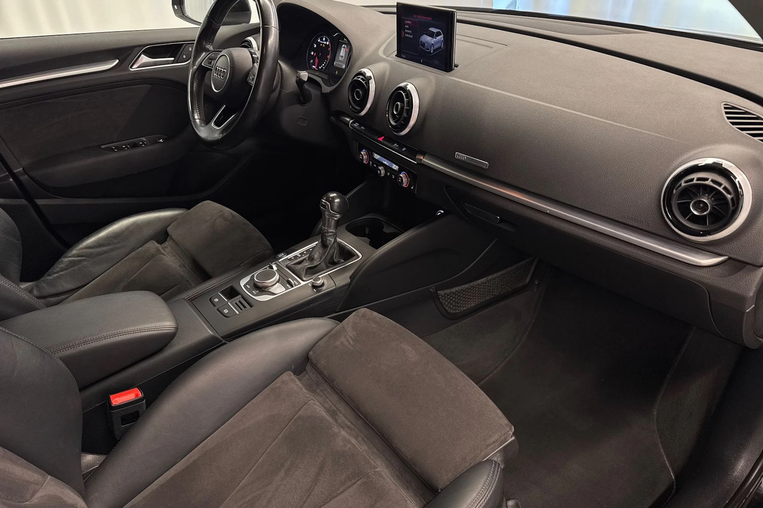 musta Audi A3 2017 kuva 16.