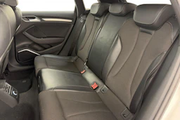 valkoinen Audi A3 2017 kuva 8.