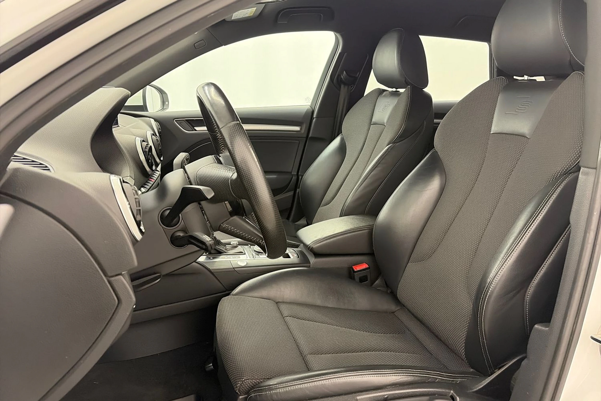 valkoinen Audi A3 2017 kuva 11.