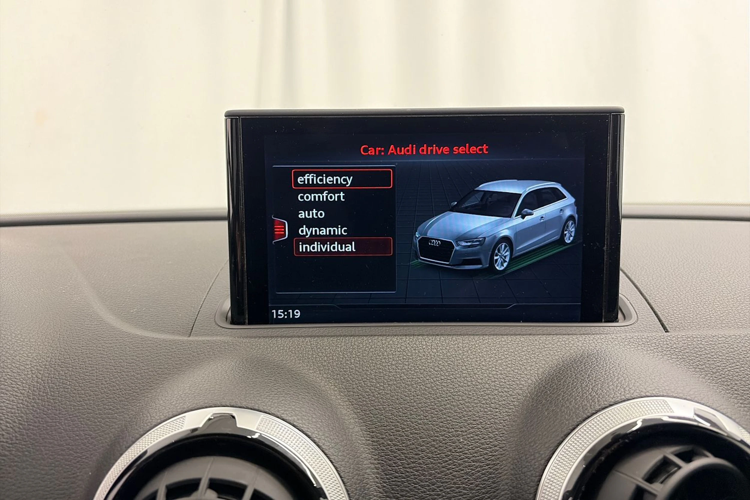 valkoinen Audi A3 2017 kuva 17.