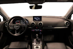 musta Audi A3 2017 kuva 7.