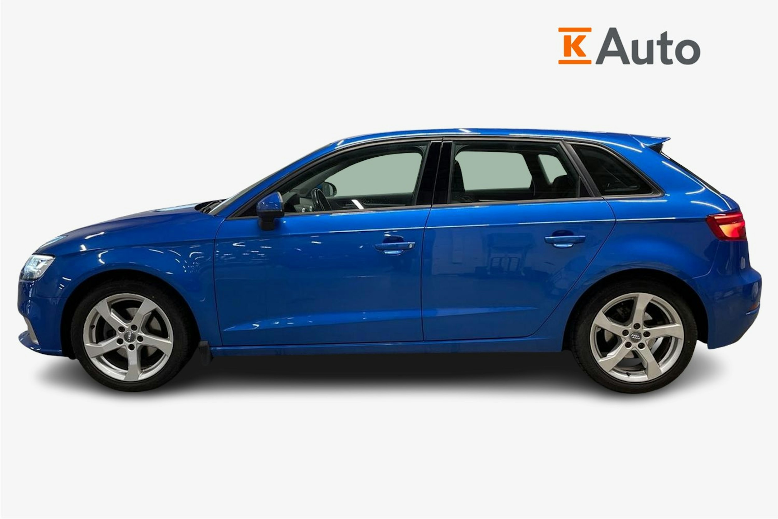 Sininen Audi A3 2018 kuva 6.