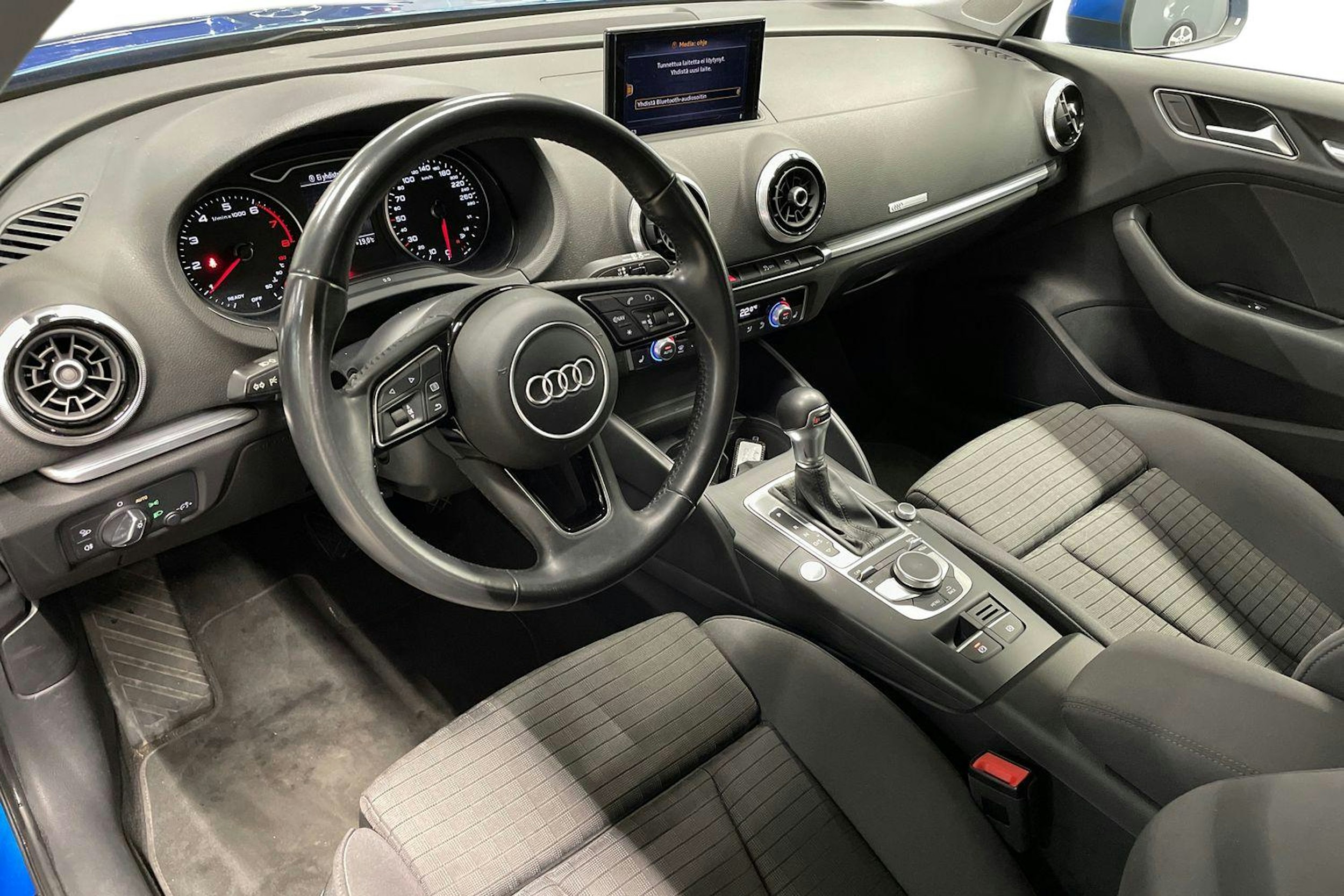 Sininen Audi A3 2018 kuva 7.