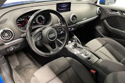 Sininen Audi A3 2018 kuva 7.