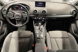 Sininen Audi A3 2018 kuva 9.