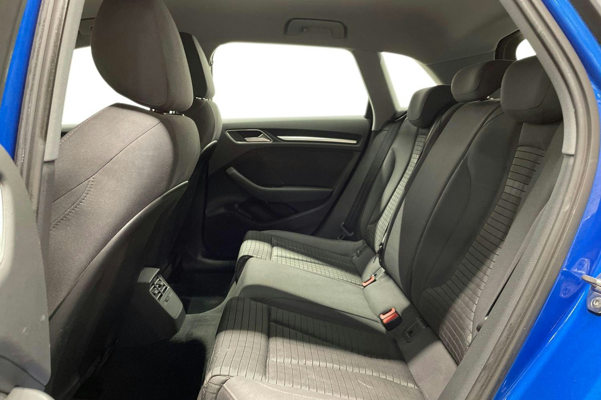 Sininen Audi A3 2018 kuva 10.