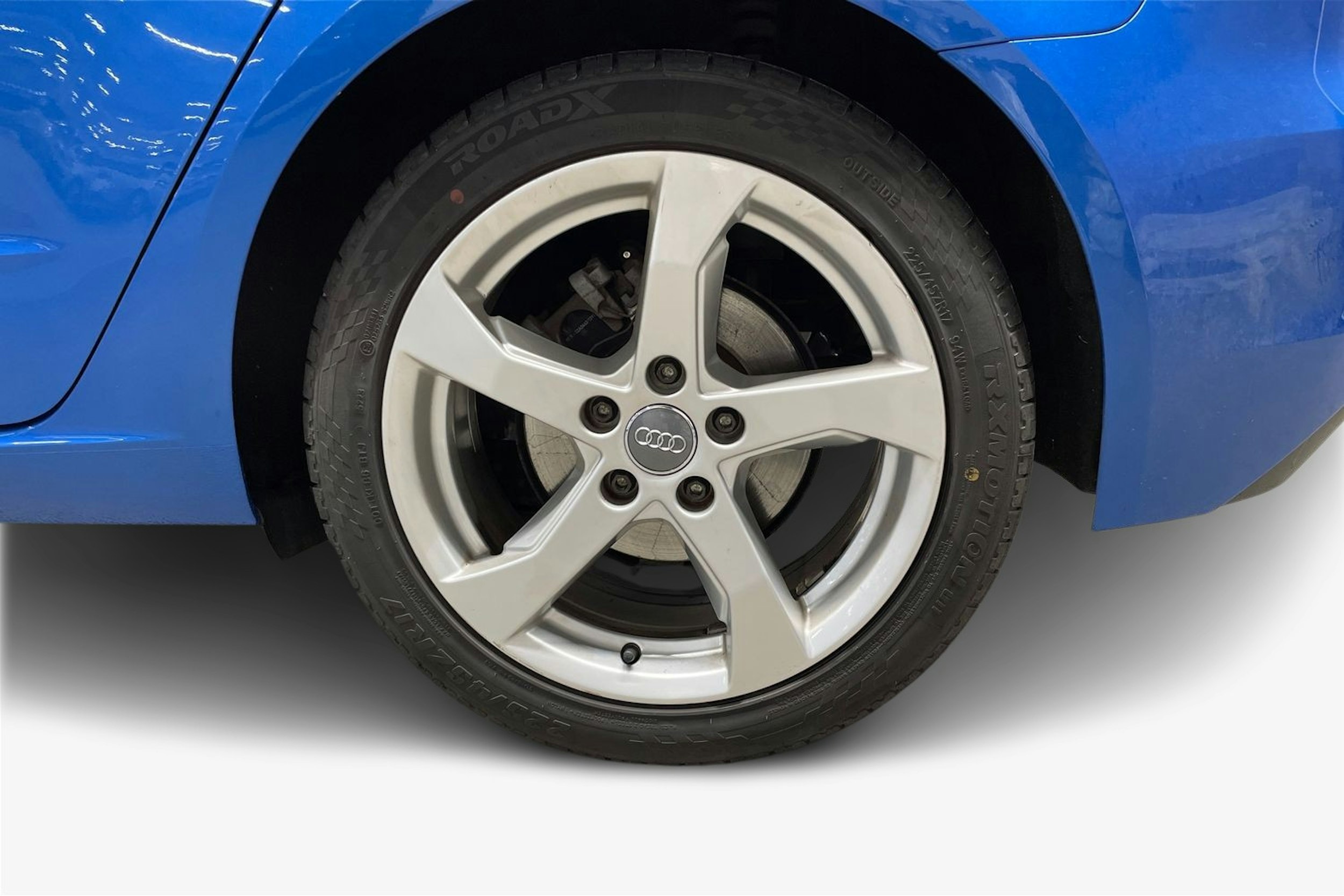 Sininen Audi A3 2018 kuva 11.