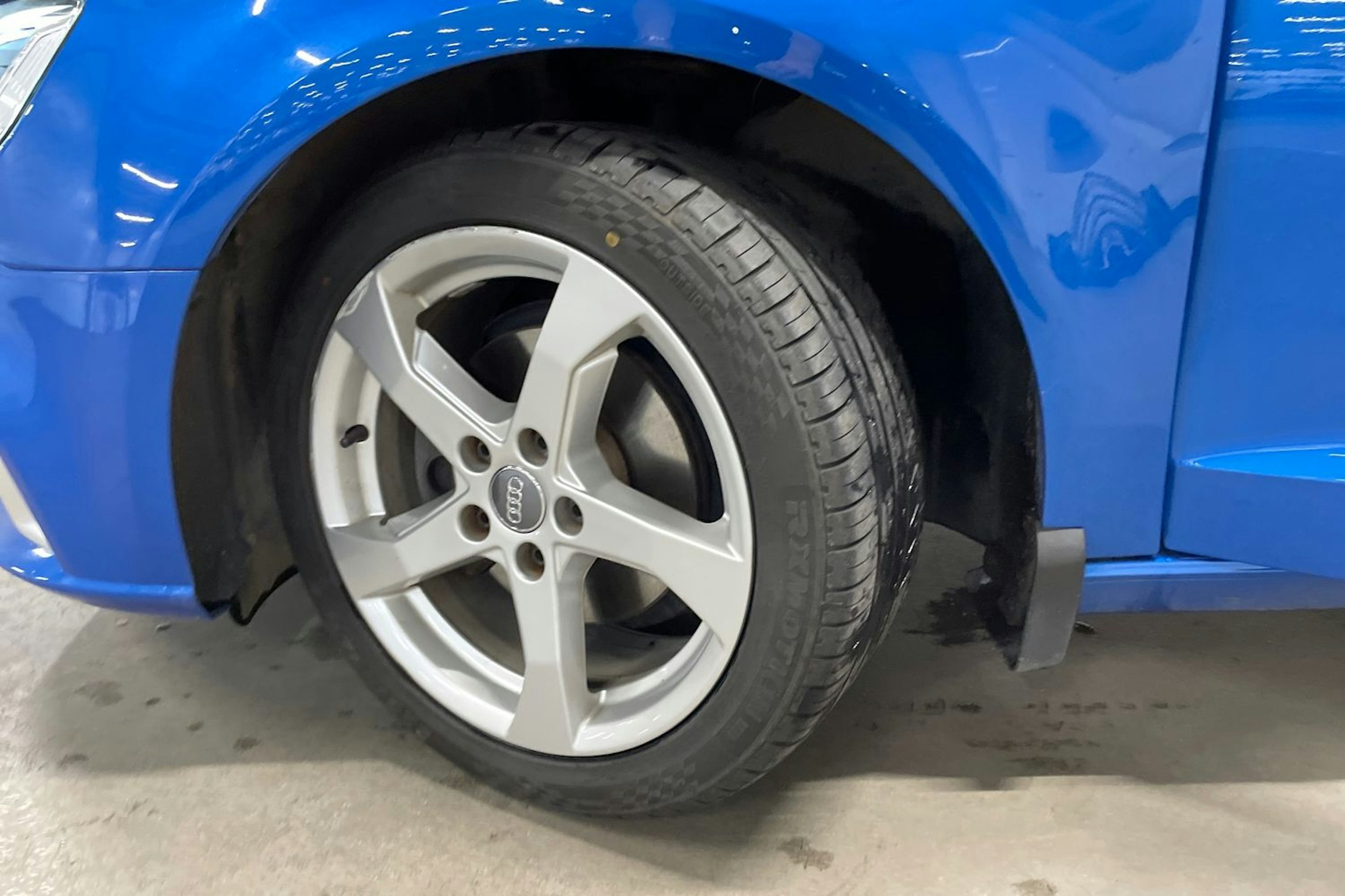 Sininen Audi A3 2018 kuva 13.