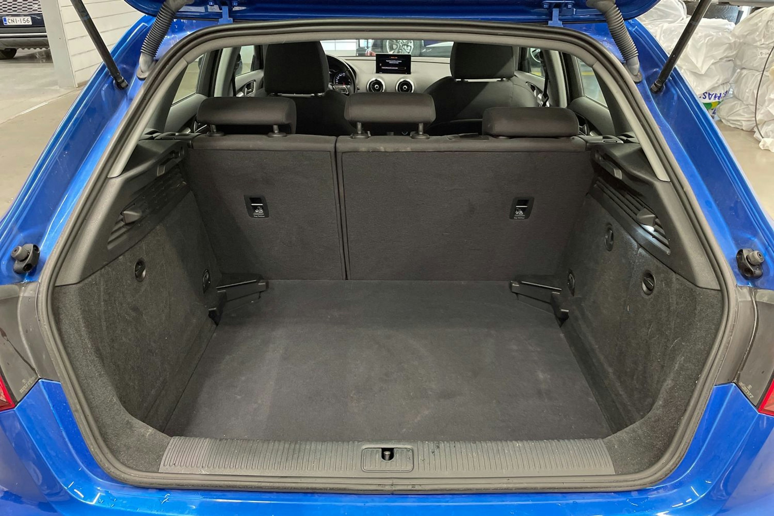 Sininen Audi A3 2018 kuva 15.