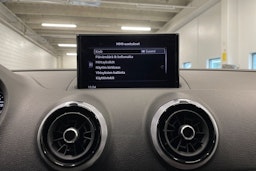 Sininen Audi A3 2018 kuva 19.