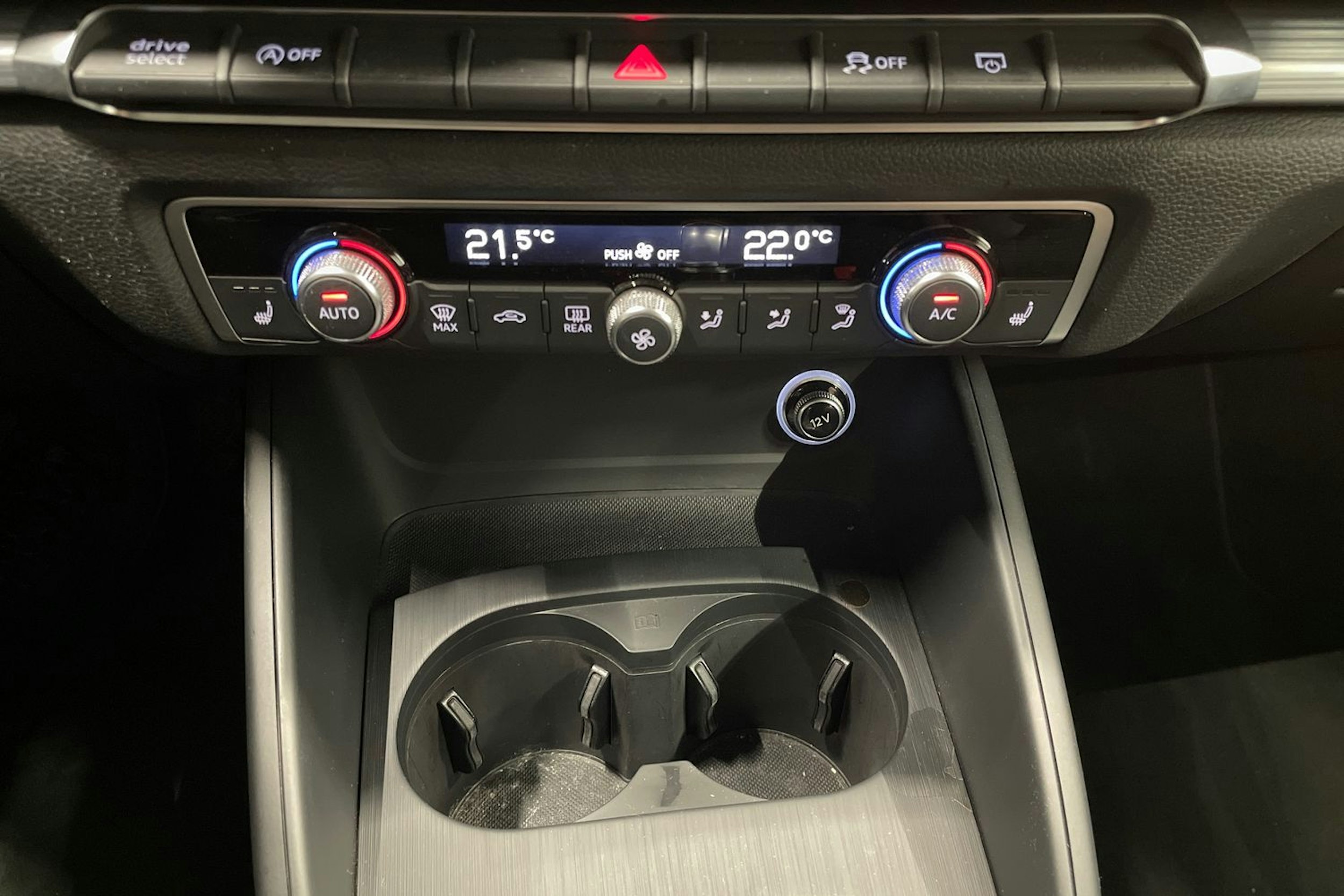 Sininen Audi A3 2018 kuva 20.