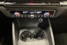 Sininen Audi A3 2018 kuva 20.