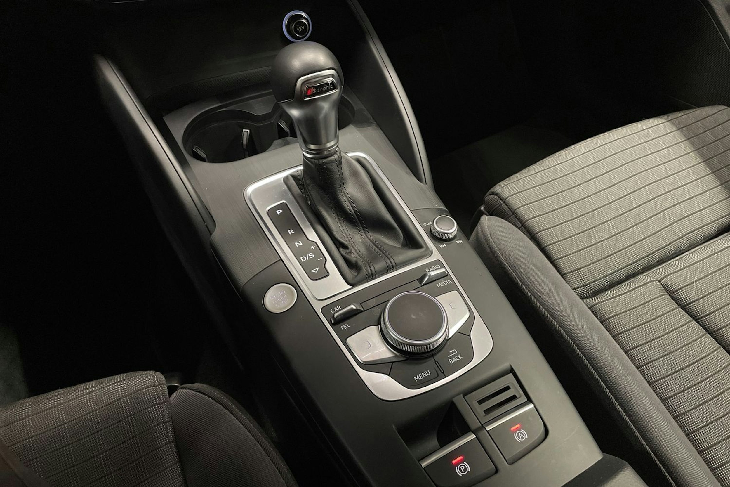 Sininen Audi A3 2018 kuva 21.