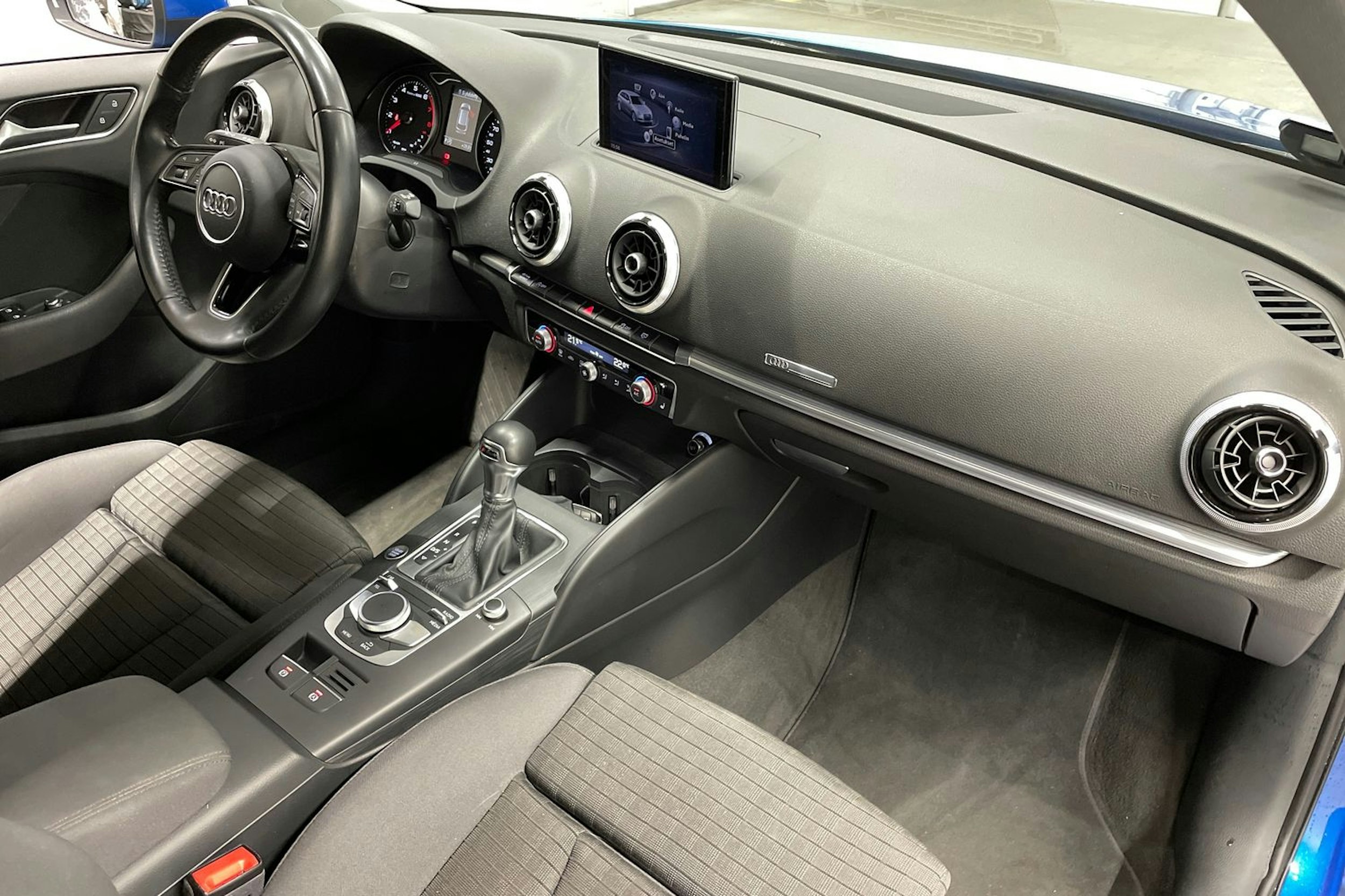 Sininen Audi A3 2018 kuva 27.