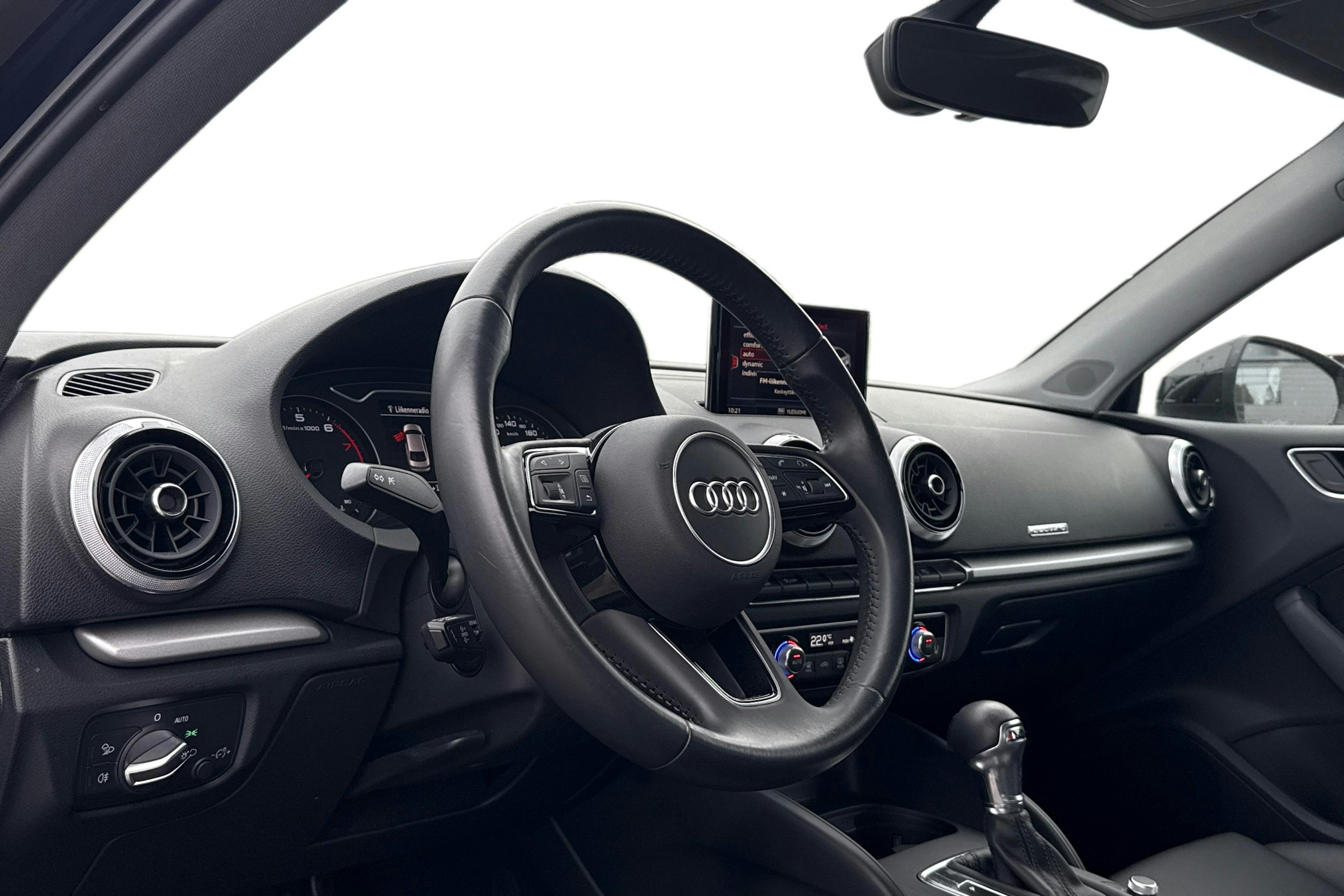 musta Audi A3 2018 kuva 3.