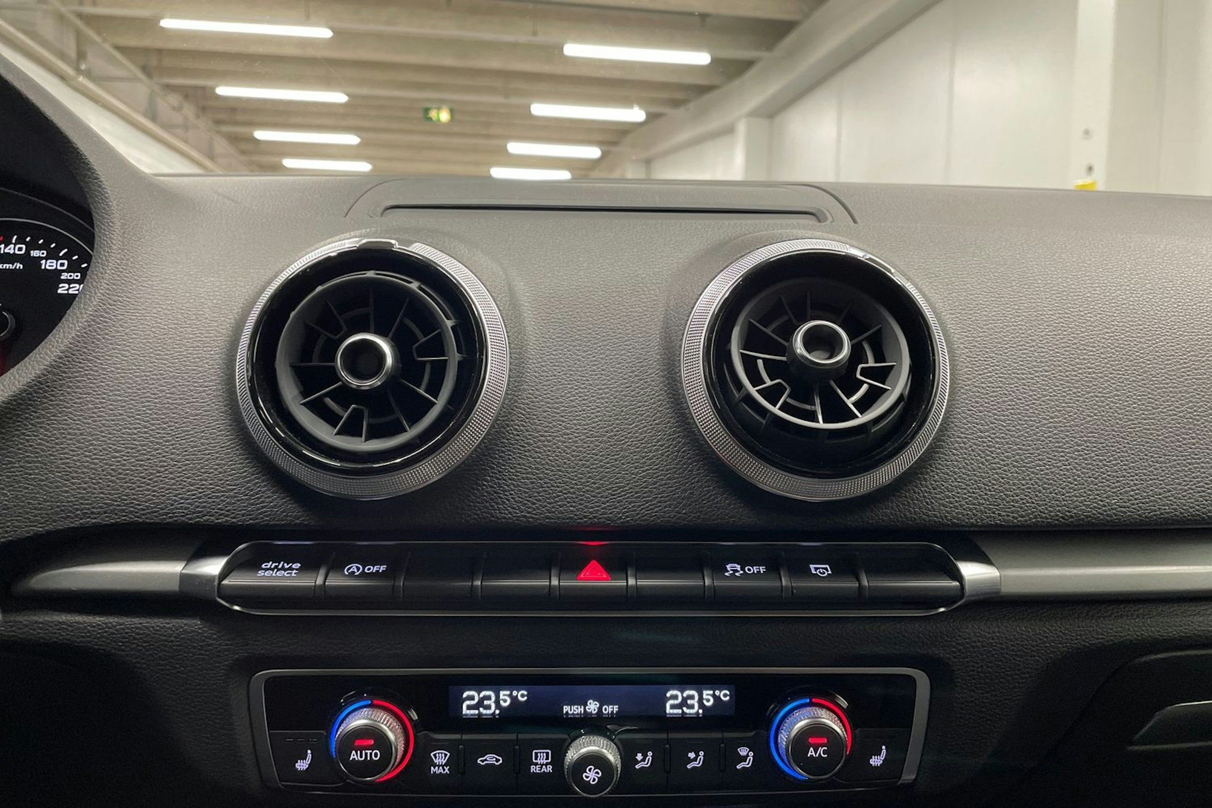 musta Audi A3 2018 kuva 17.