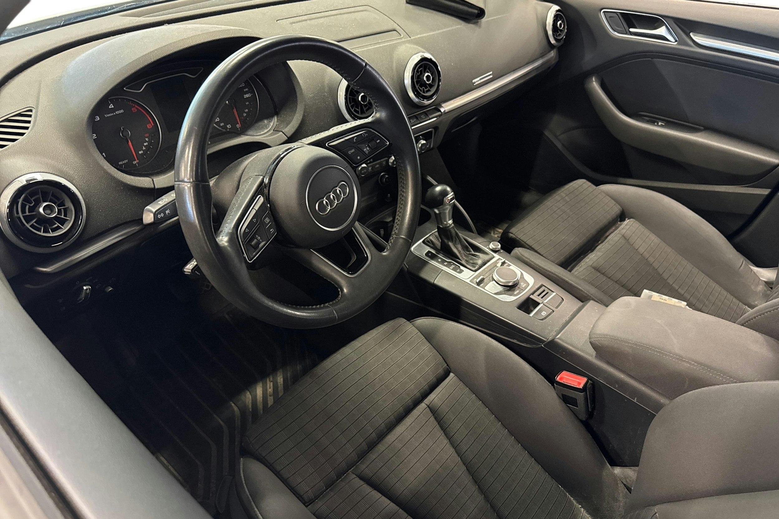 valkoinen Audi A3 2018 kuva 3.
