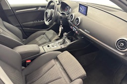 valkoinen Audi A3 2018 kuva 9.
