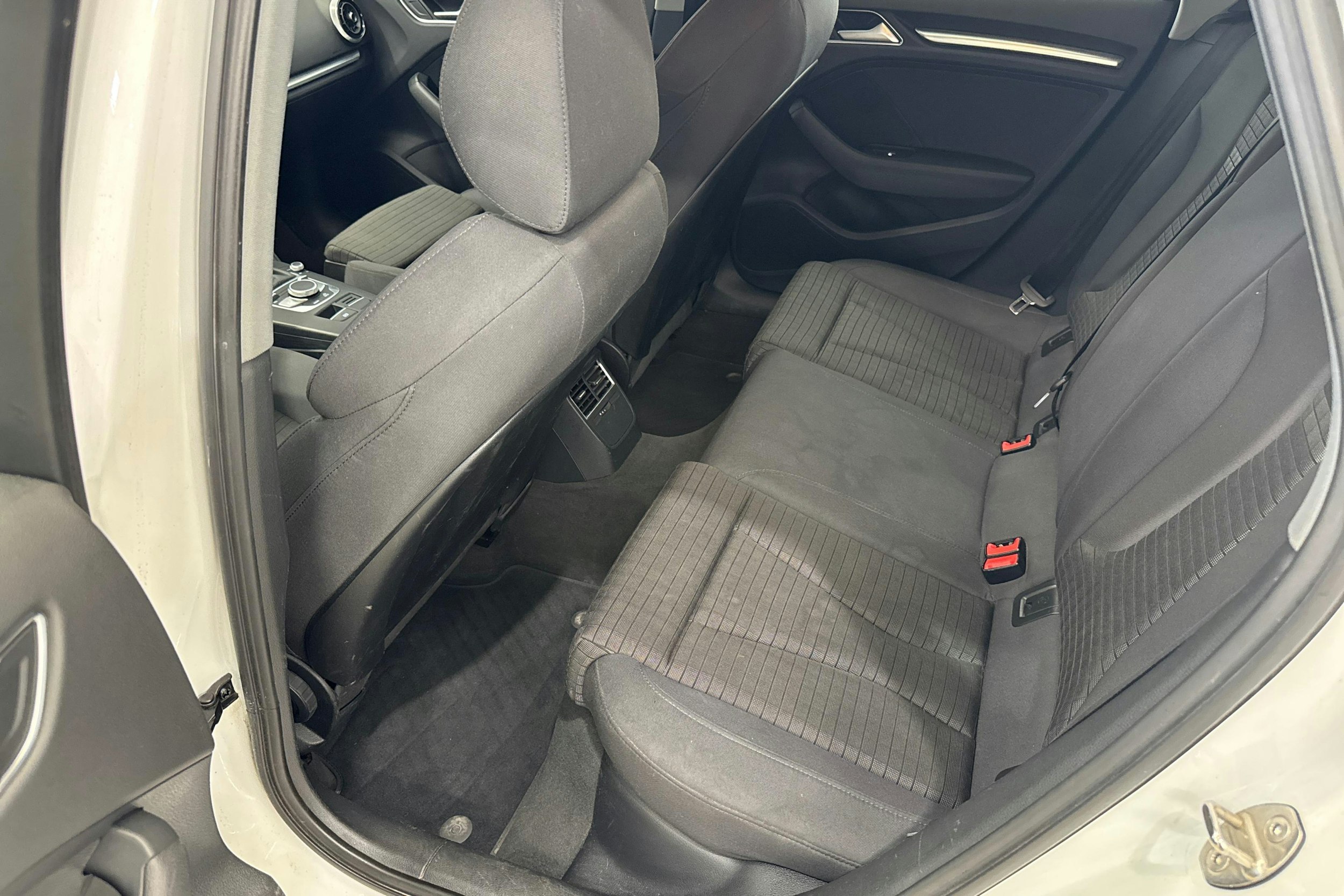valkoinen Audi A3 2018 kuva 10.