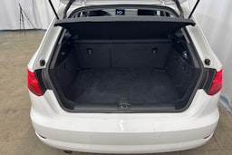 valkoinen Audi A3 2018 kuva 13.