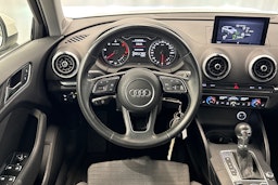 valkoinen Audi A3 2018 kuva 15.