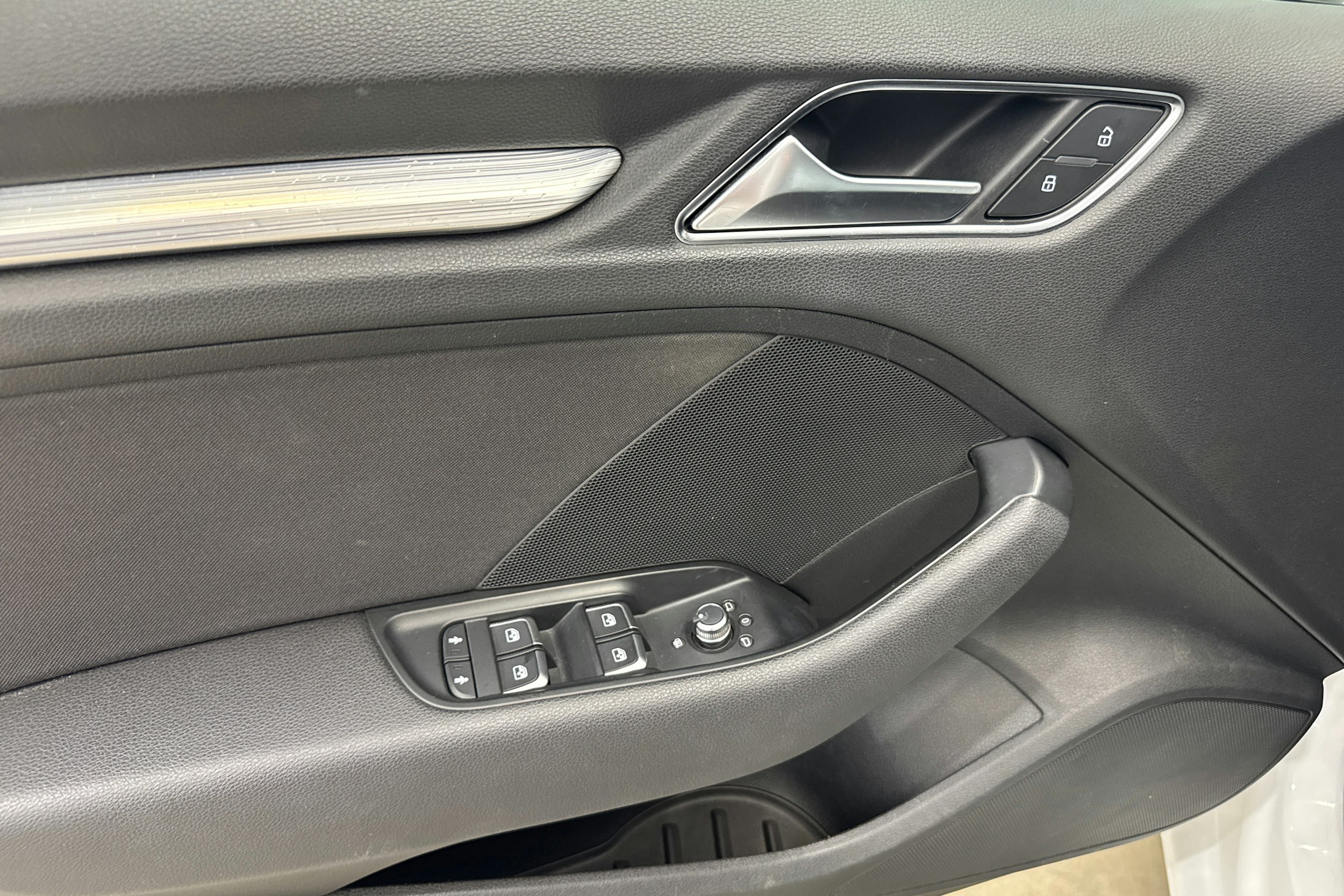valkoinen Audi A3 2018 kuva 16.