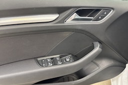 valkoinen Audi A3 2018 kuva 16.