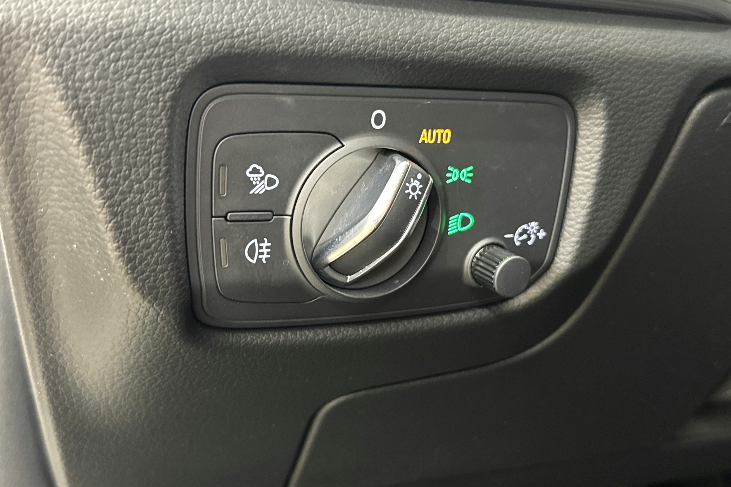 valkoinen Audi A3 2018 kuva 17.