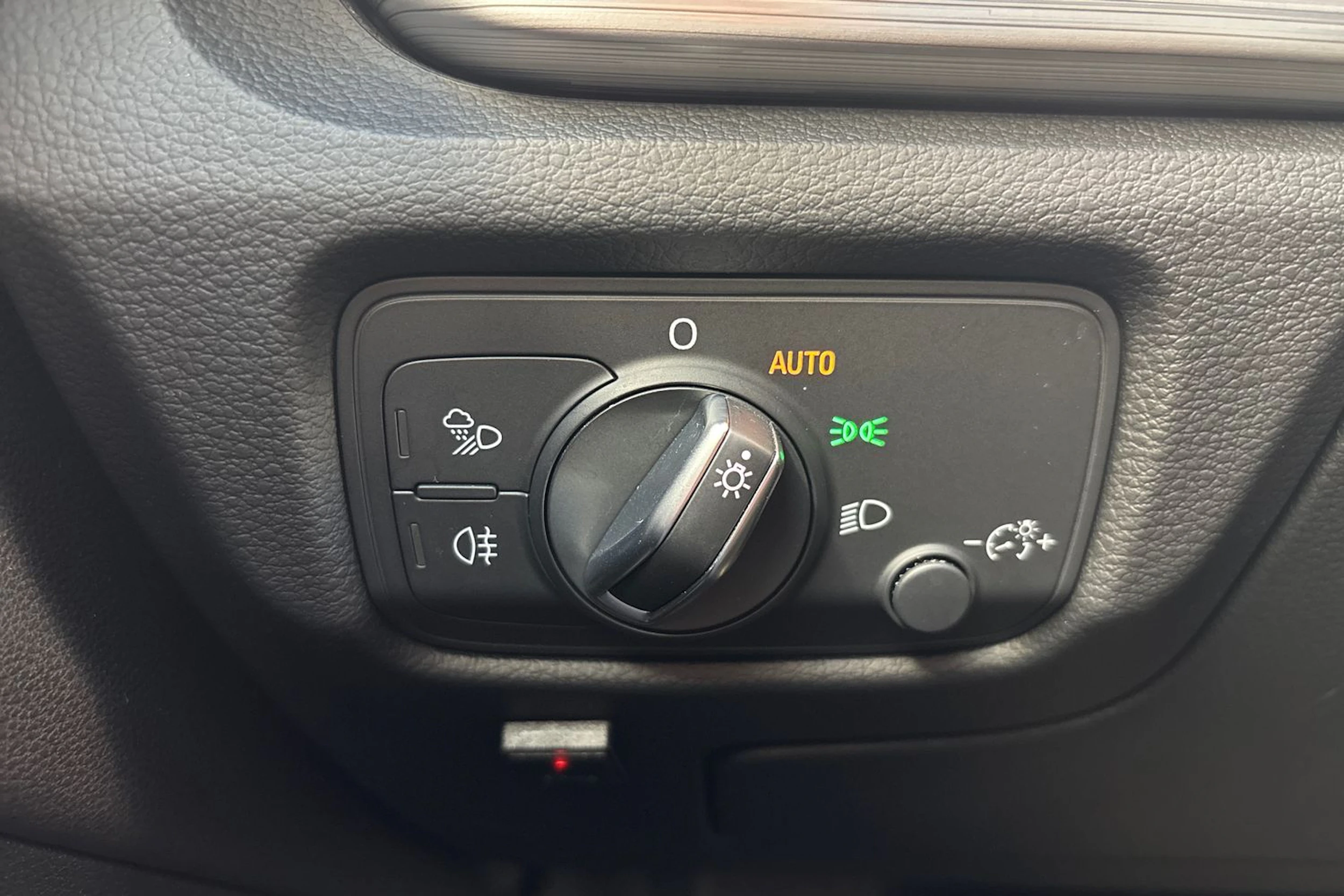 hopea Audi A3 2018 kuva 16.