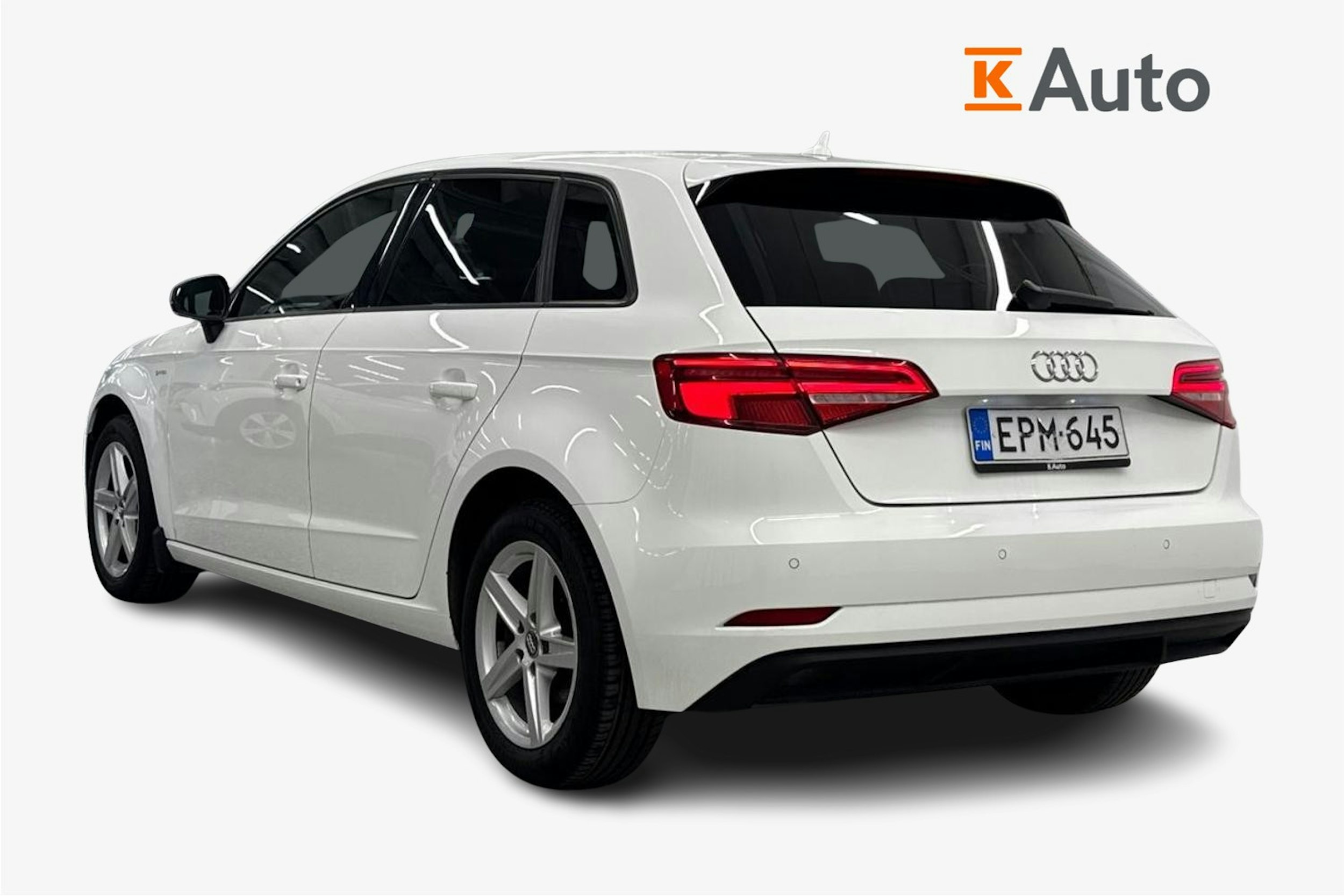 Valkoinen Audi A3 2018 kuva 2.