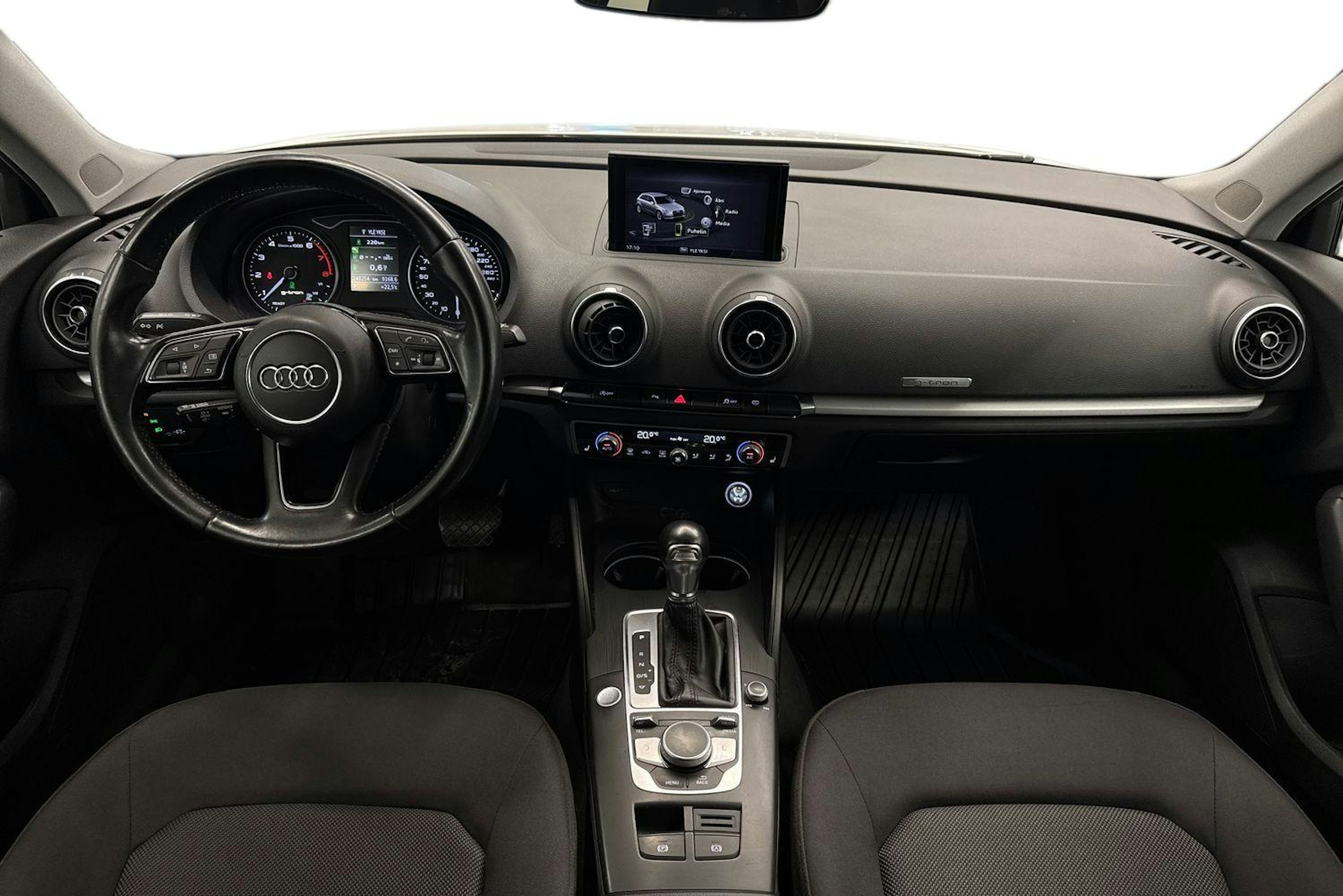 Valkoinen Audi A3 2018 kuva 9.