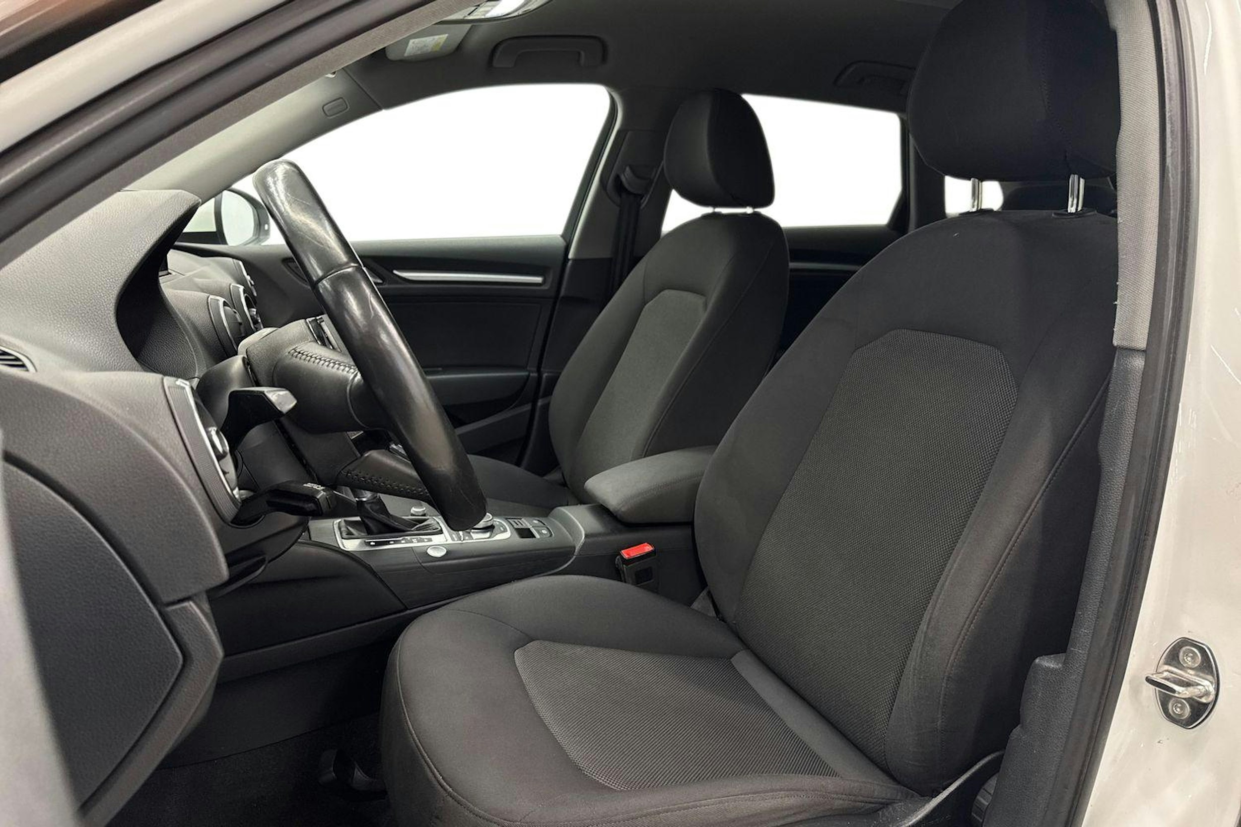 Valkoinen Audi A3 2018 kuva 11.