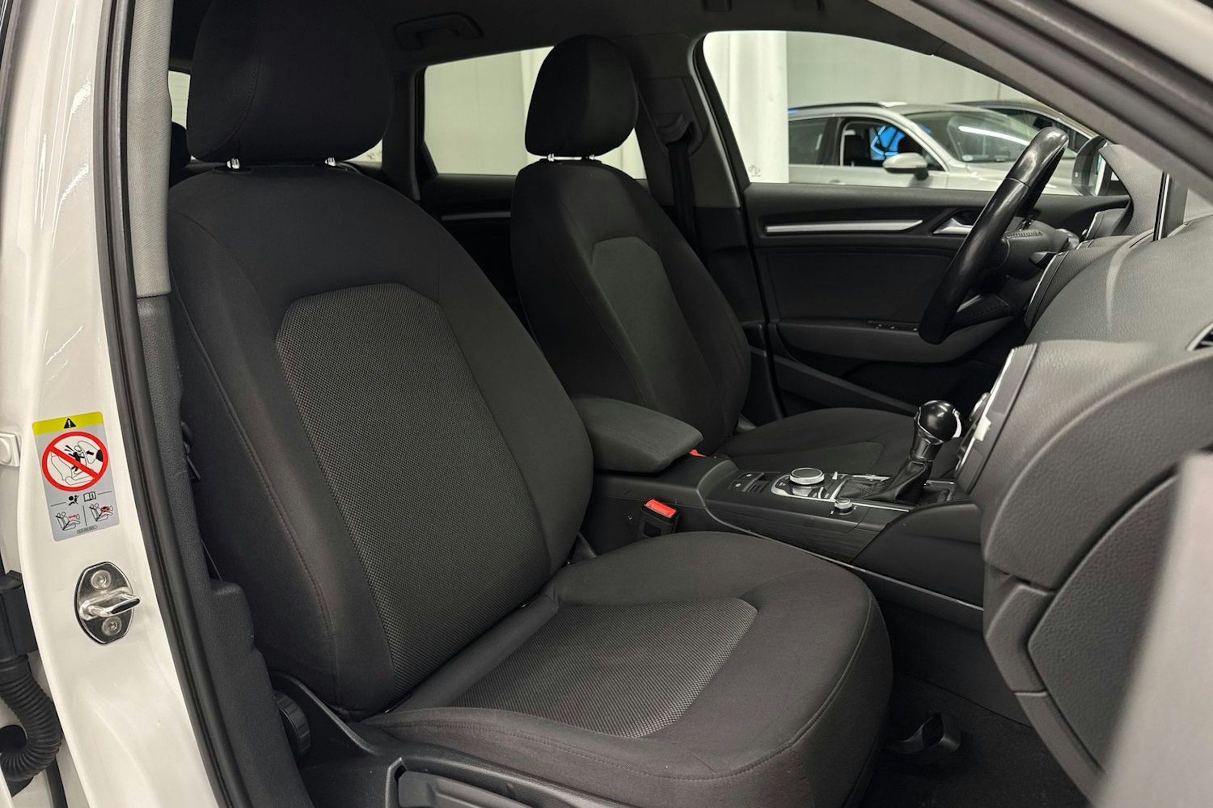 Valkoinen Audi A3 2018 kuva 13.